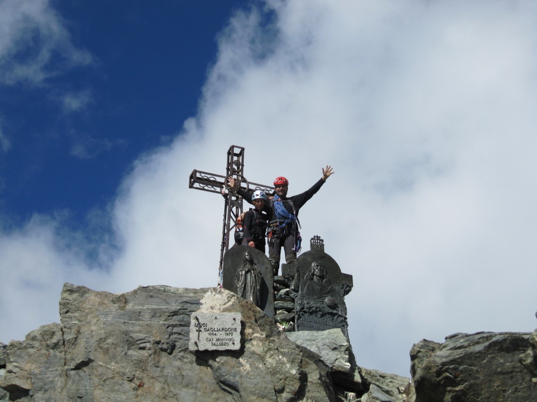 Monviso - Sabrina Lucchi e Diego Filippi in vetta dopo aver salito la Cresta Est