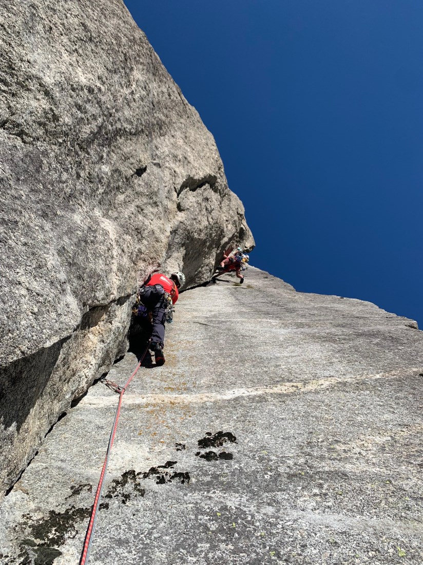 Val di Mello/Precipizio degli Asteroidi - Via Lavorare con lentezza - Riccardo Volpiano in arrampicata