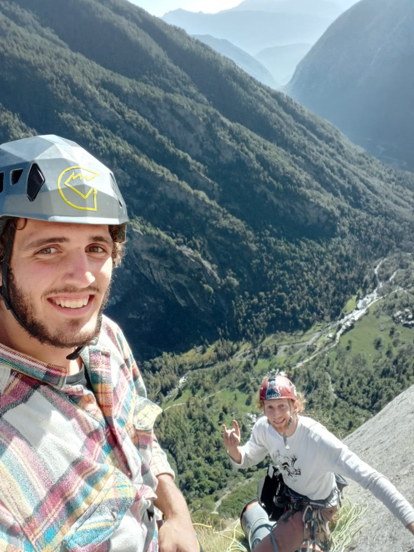 Carlo Filippi e Giacomo Meliffi al termine della via Non sei più della mia banda al Precipizio degli Asteroidi in Val di Mello