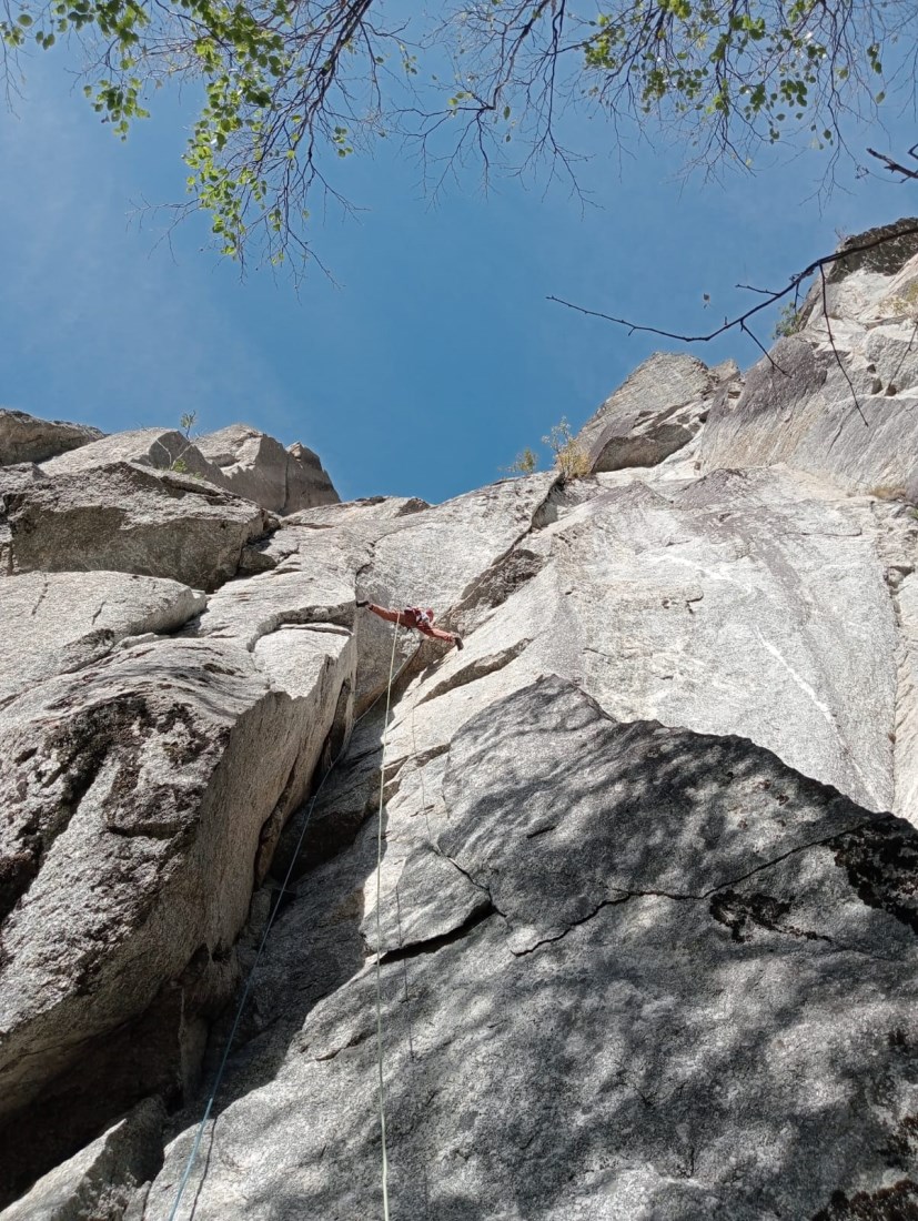 Val di Mello/Precipizio degli Asteroidi - Via Non sei più della mia banda - Giacomo Meliffi in arrampicata