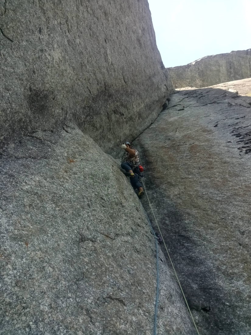 Val di Mello/Precipizio degli Asteroidi - Via Non sei più della mia banda - Carlo Filippi in arrampicata