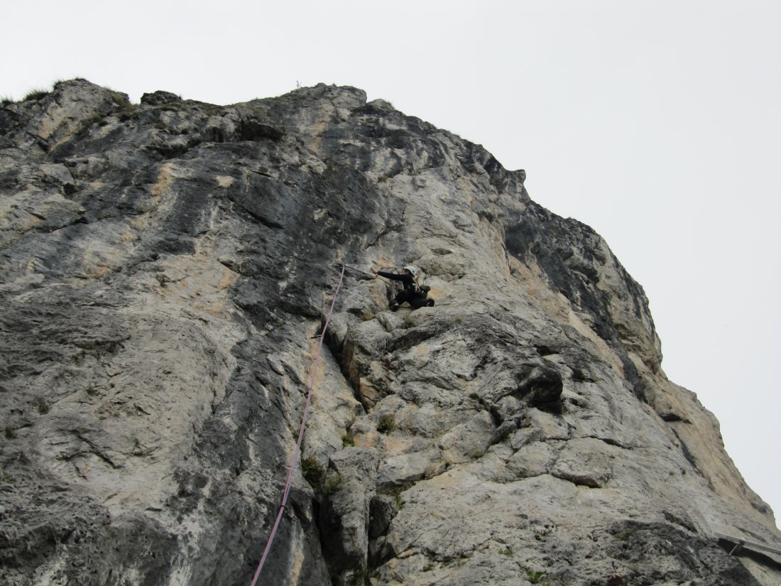 Torrione Brassamonti (Alben) - Via Bonatti - Alessandro Spinelli in arrampicata