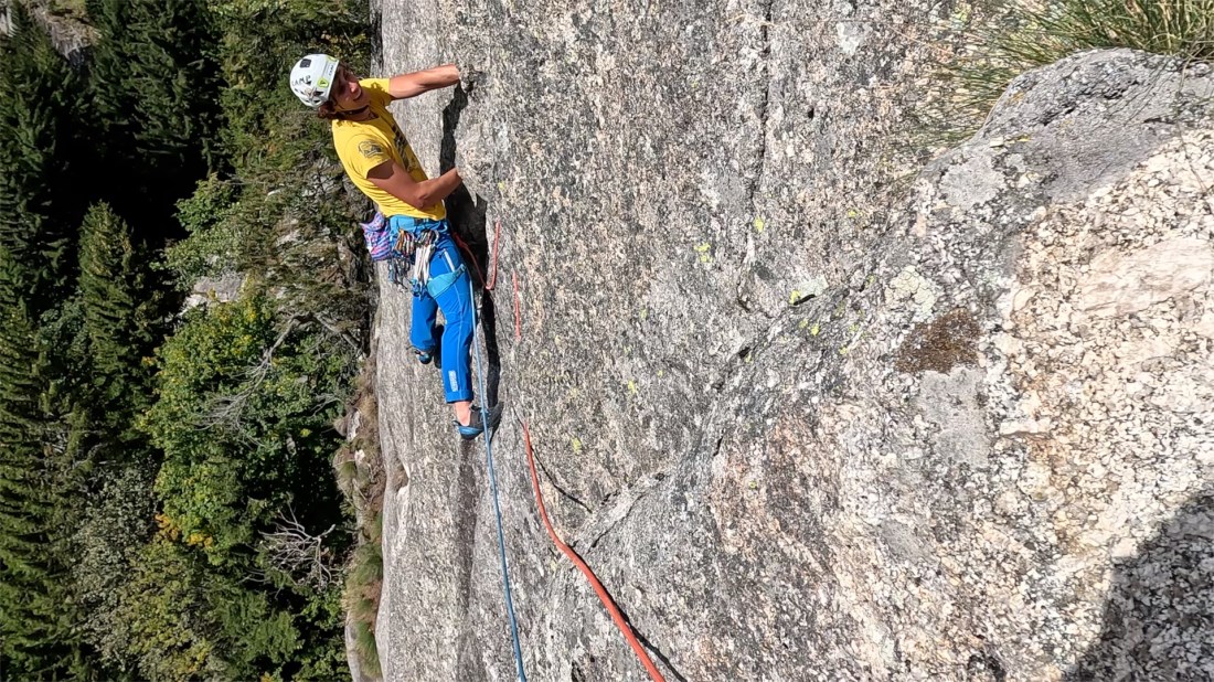 Val di Mello/Scoglio delle Metamorfosi - Via Viaggio nell'iperspazio - Luca Ducoli in arrampicata