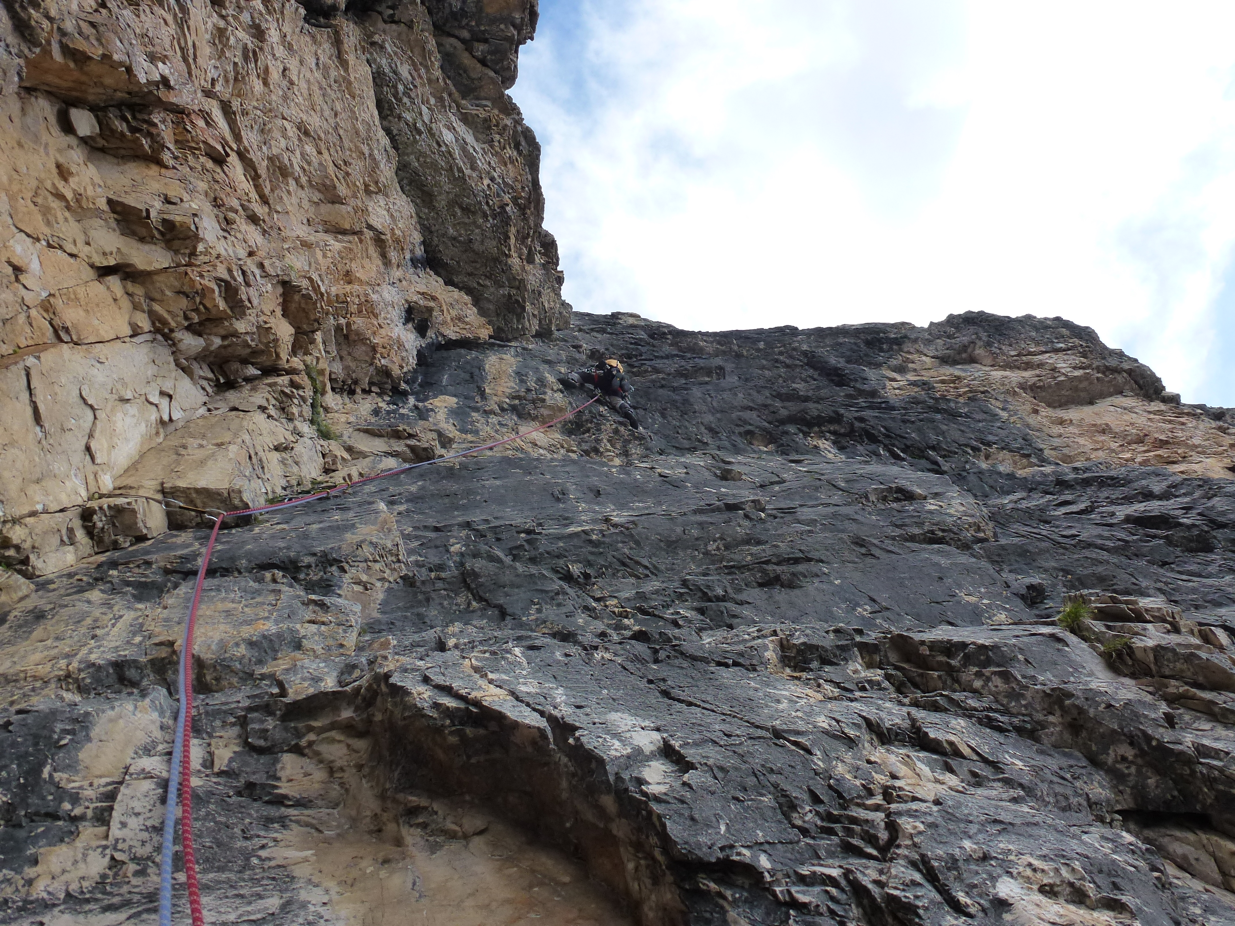 Lagazuoi Nord - Via del Drago - Luca Galbiati sulla difficile placca di L9