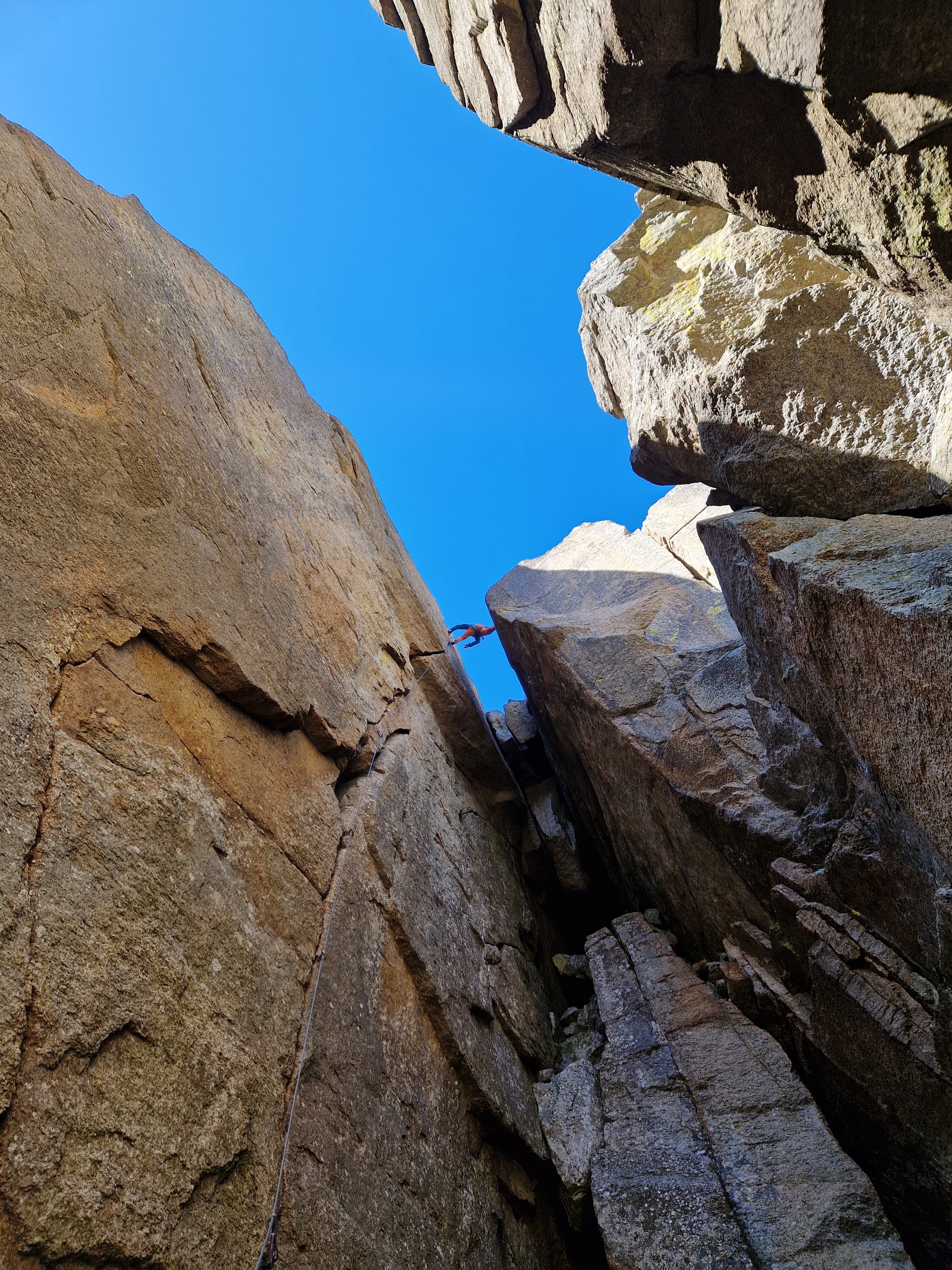 Valle dell'Orco/Sergent - Via Elisir d'incastro - Luca Ducoli in arrampicata