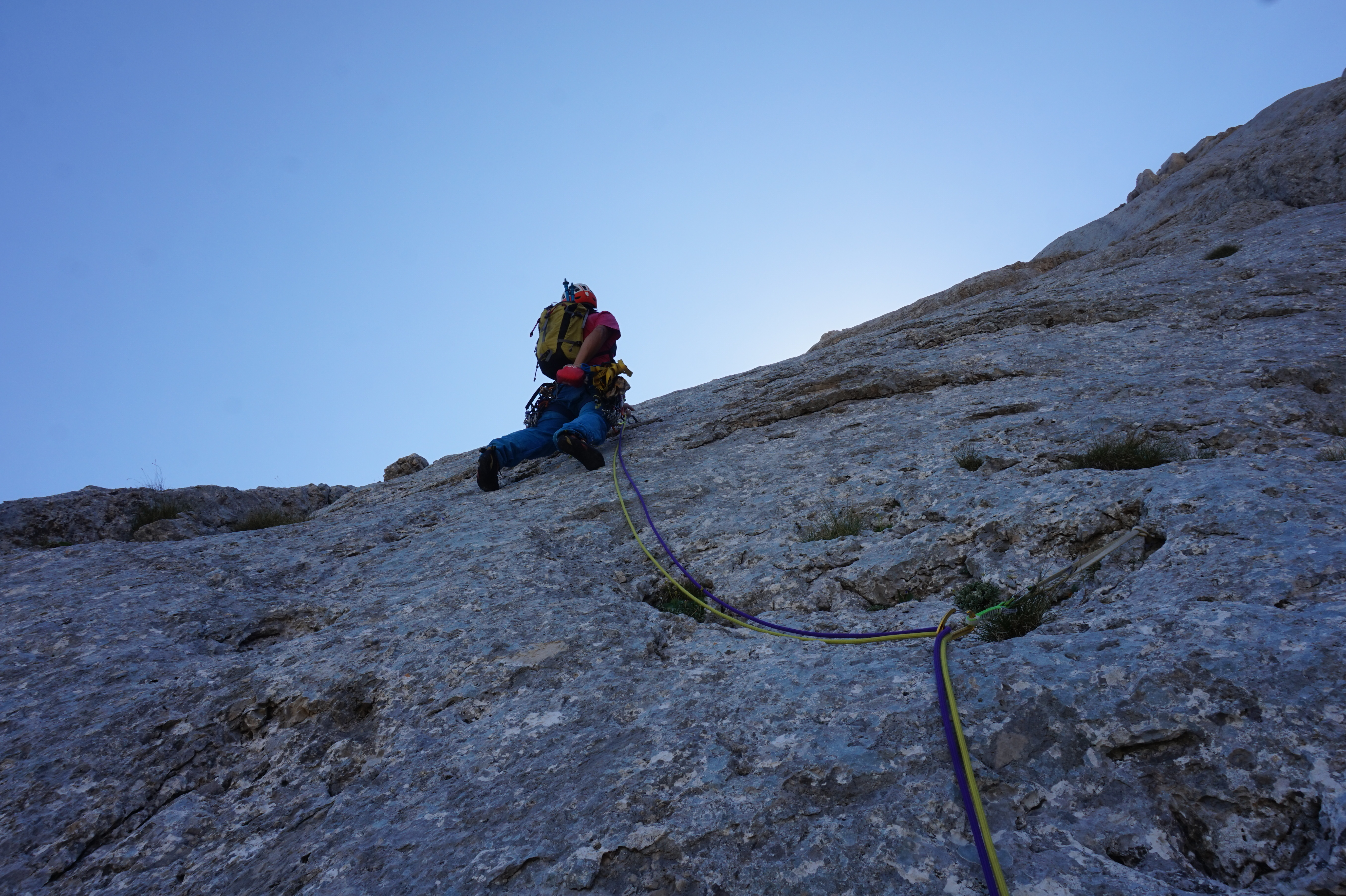 Gran Sasso/Corno Piccolo/Prima Spalla - Via Saludos Amigos - Lorenzo Mazzotta lungo la via